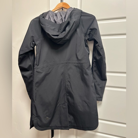 Lululemon Rain Jacket Sz 4 - Picture 2 of 4